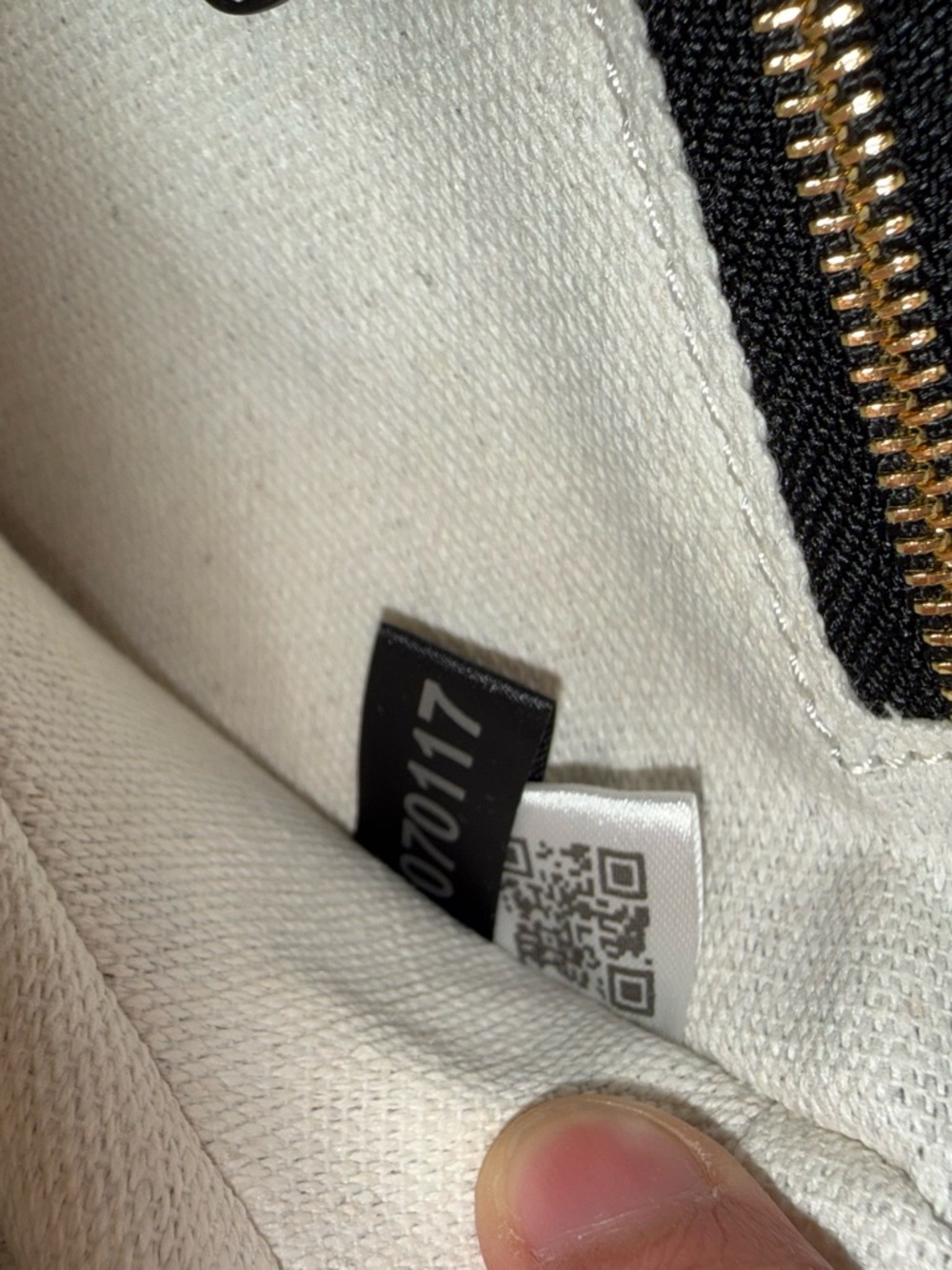 Christian Dior White Saddle-Style Shoulder Bag - Elegant Women's Handbag - Picture 4 of 7